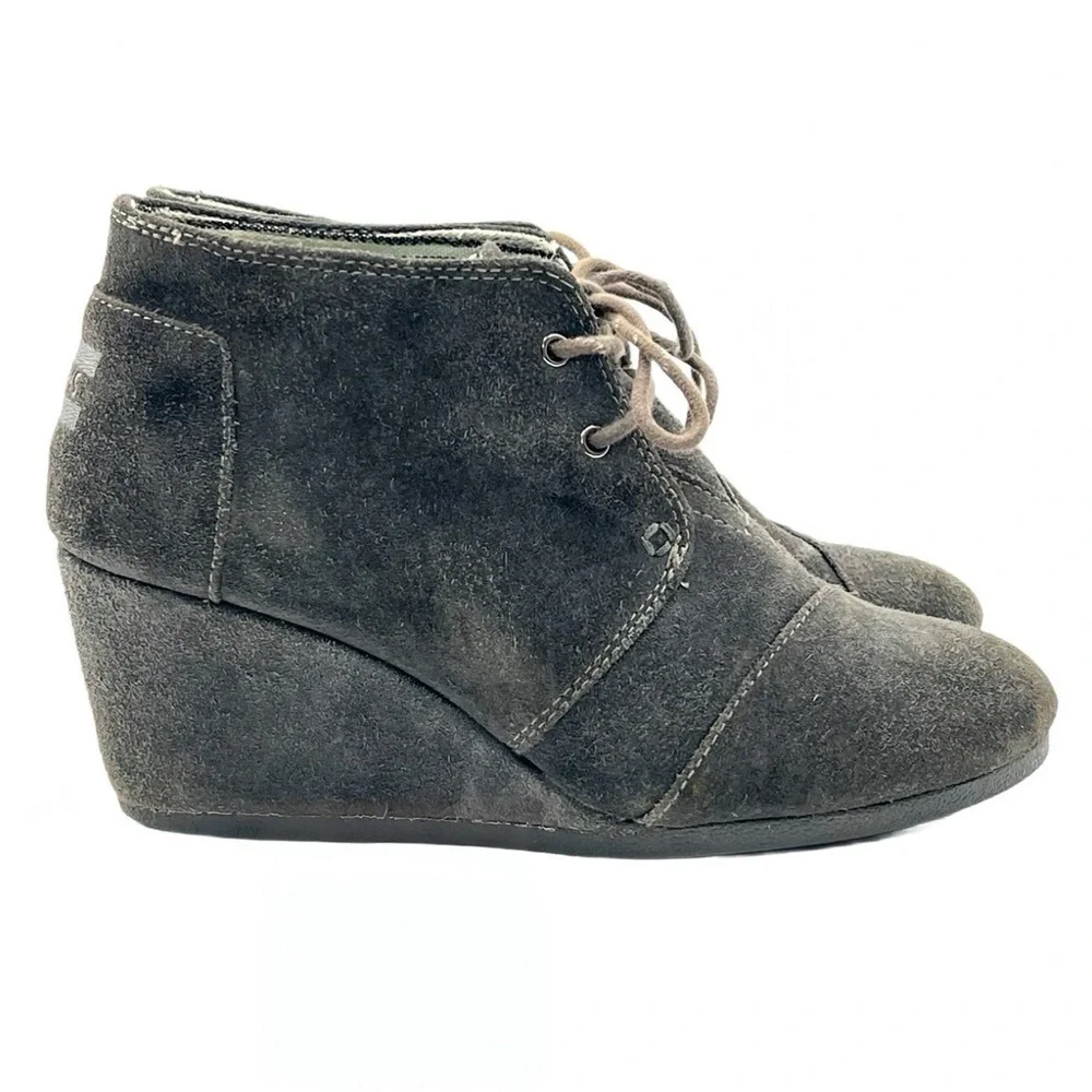 TOMS Womens Suede Desert Wedge Ankle Boots Gray Lace Up comfort Booties Size 8